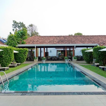 Swanee Grand Hotel Negombo Exterior foto