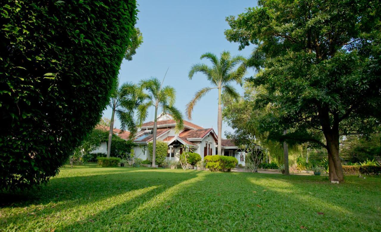 Swanee Grand Hotel Negombo Exterior foto