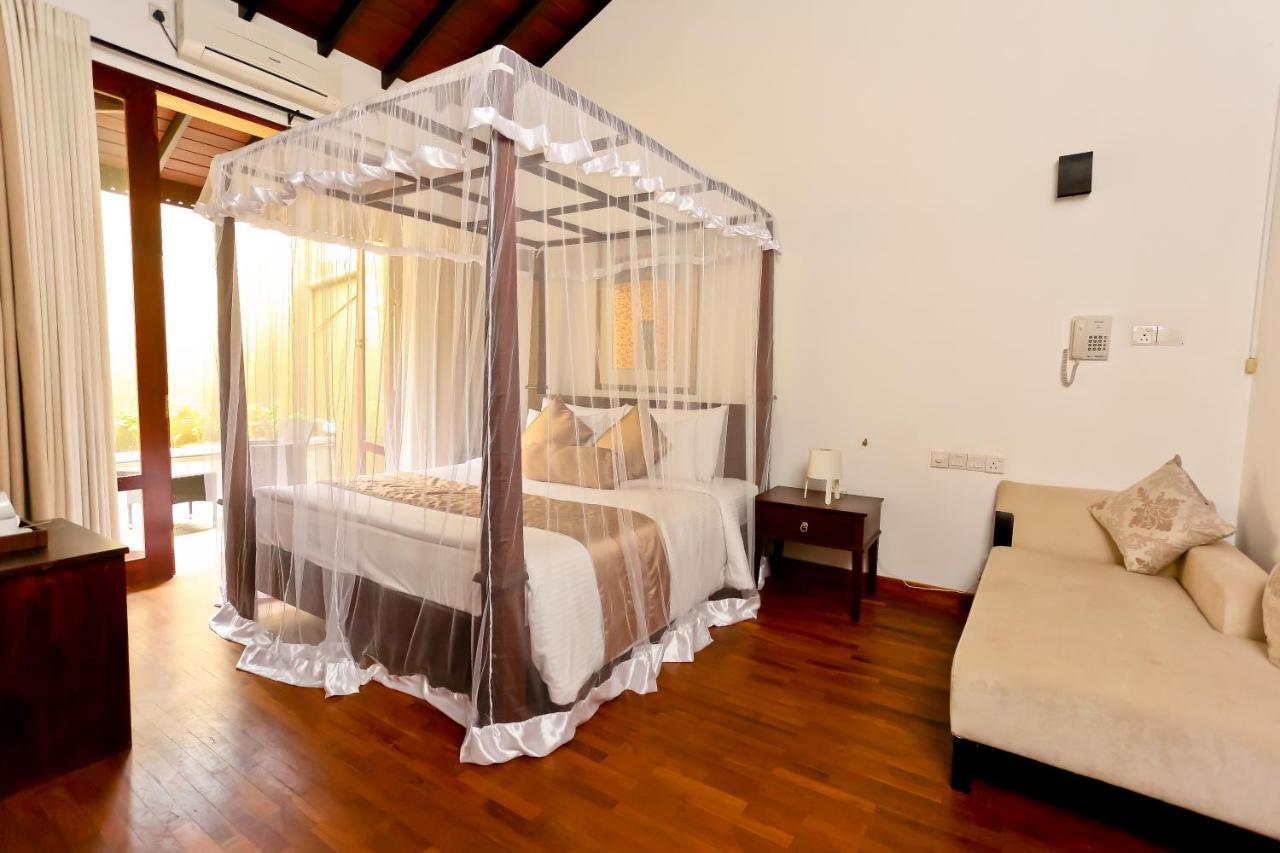 Swanee Grand Hotel Negombo Exterior foto