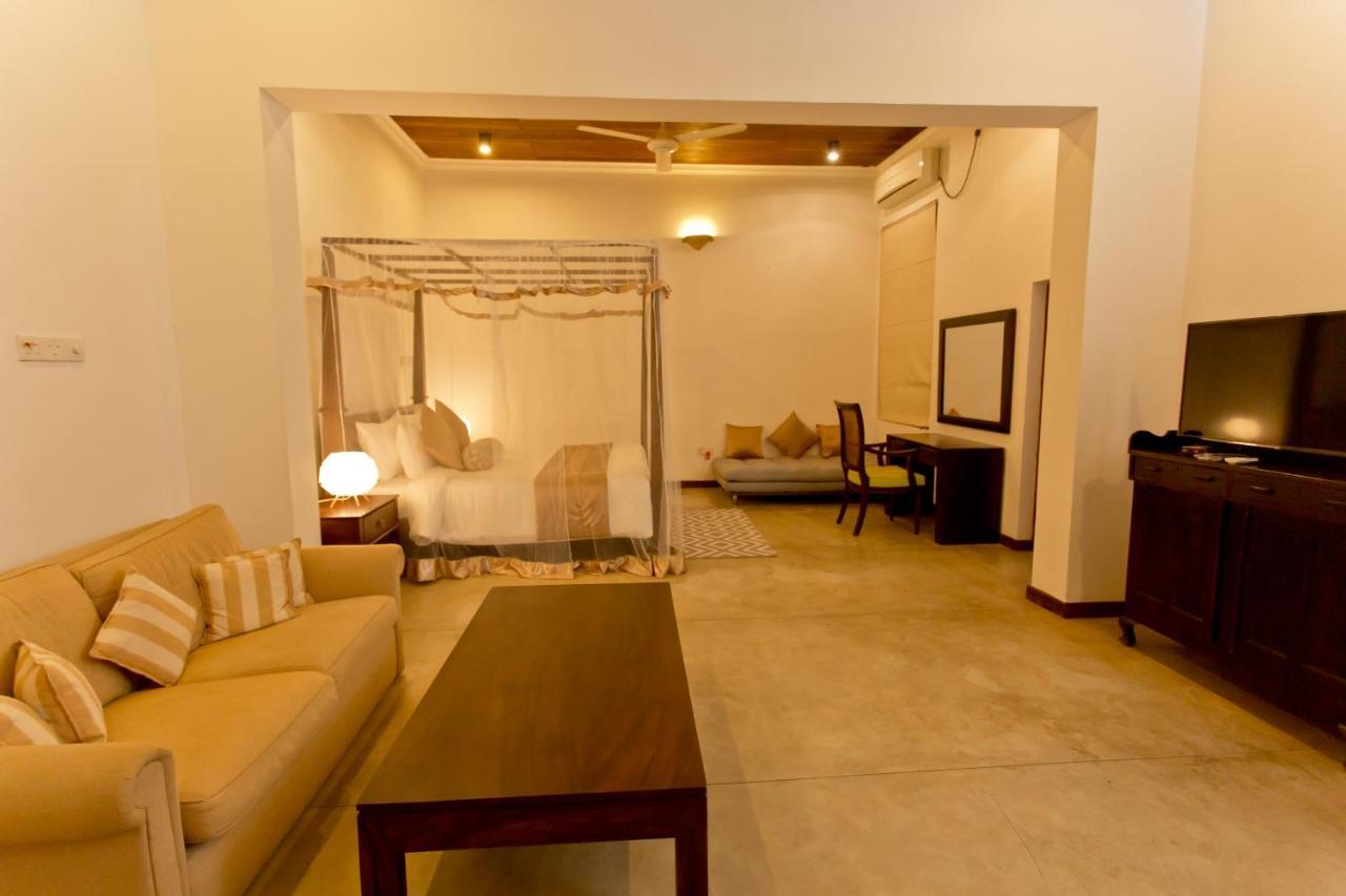 Swanee Grand Hotel Negombo Exterior foto