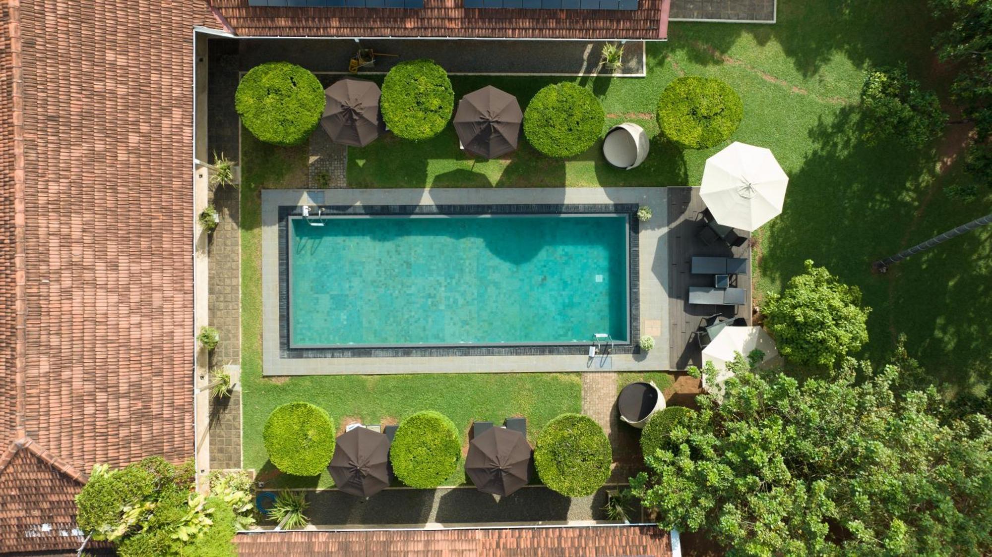 Swanee Grand Hotel Negombo Exterior foto