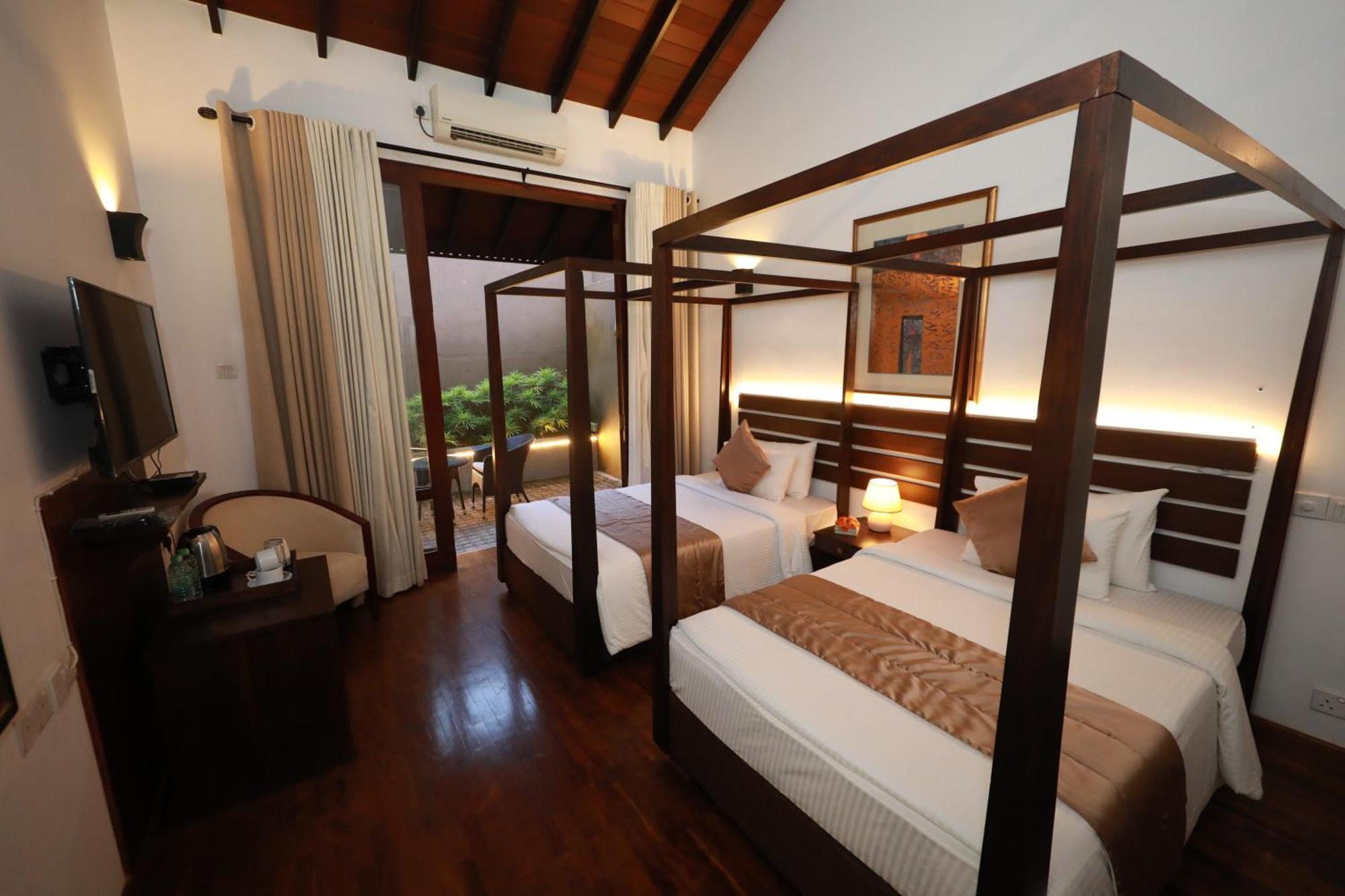 Swanee Grand Hotel Negombo Exterior foto