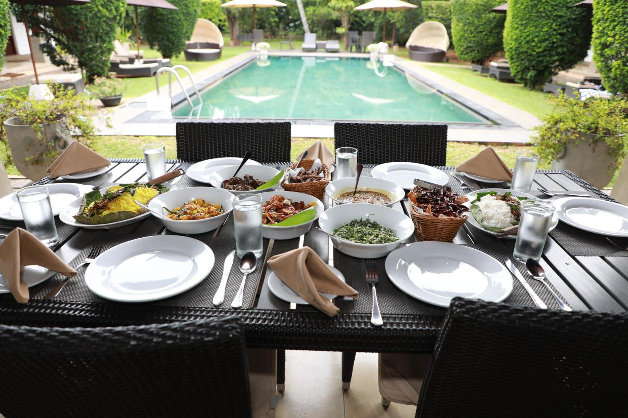 Swanee Grand Hotel Negombo Exterior foto